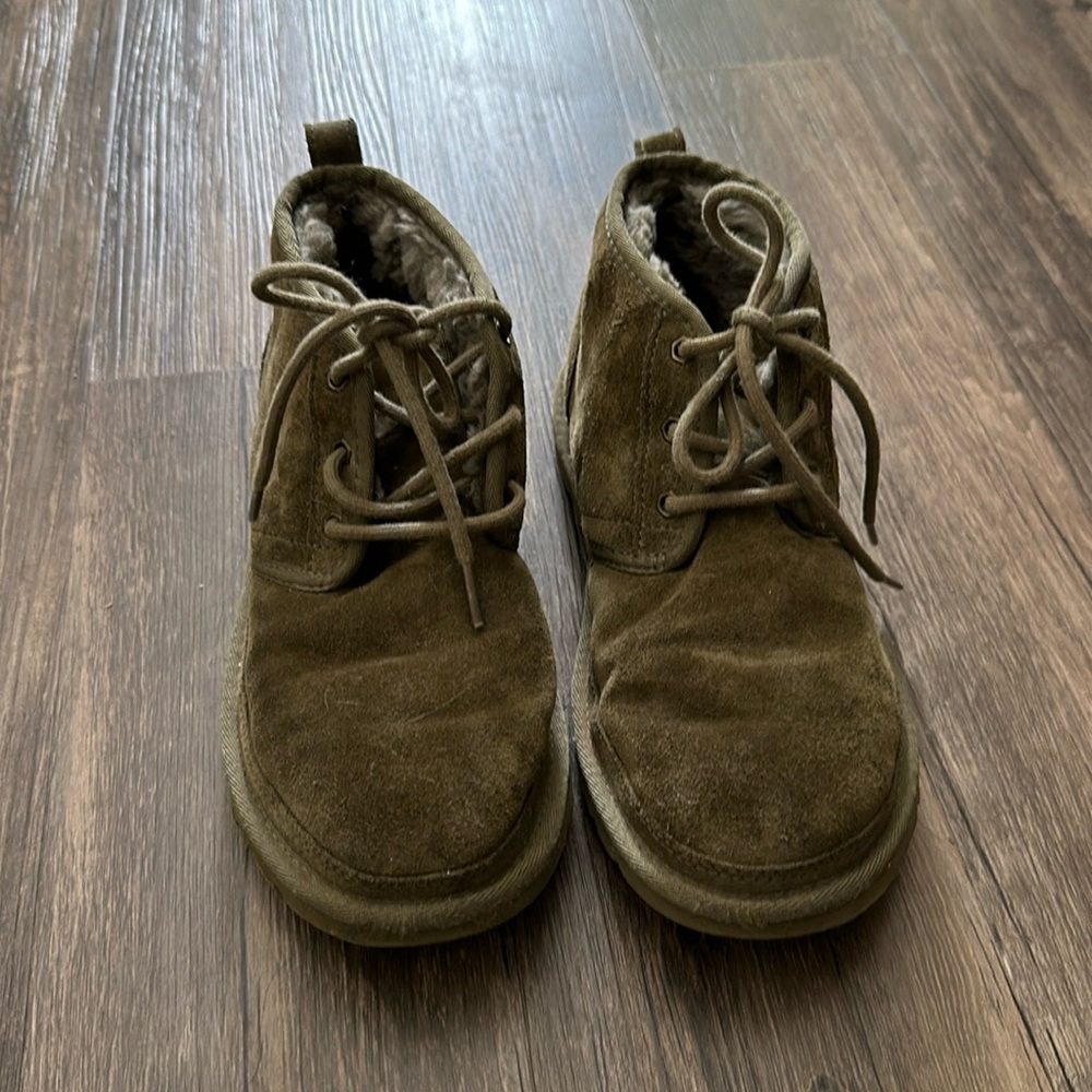 Women’s UGG neumel bootie, dark olive, size 8
